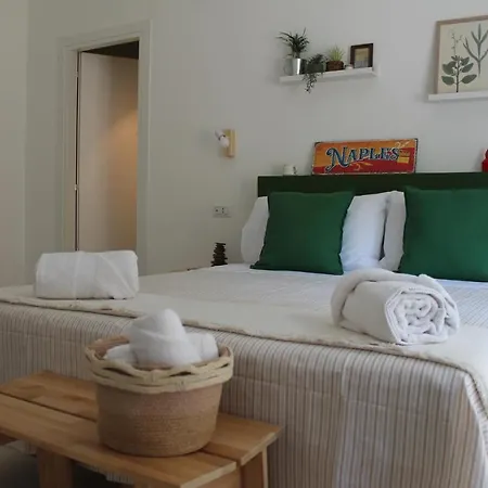 לינה וארוחת בוקר Flegreo 3*