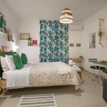 לינה וארוחת בוקר Flegreo 3*